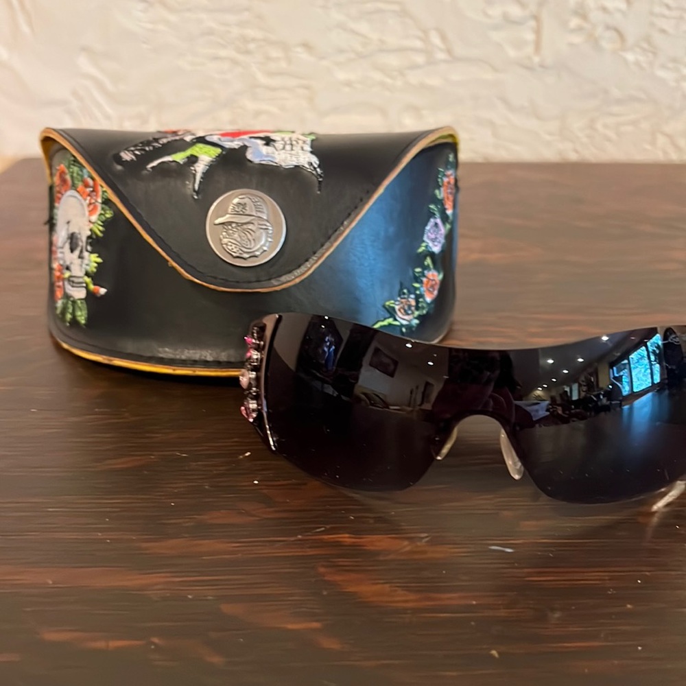 Womens ED Hardy sunglasses with case